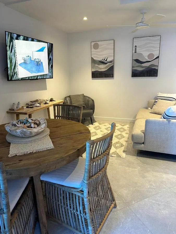 Bokarina Beachfront Apartment Kawana Waters